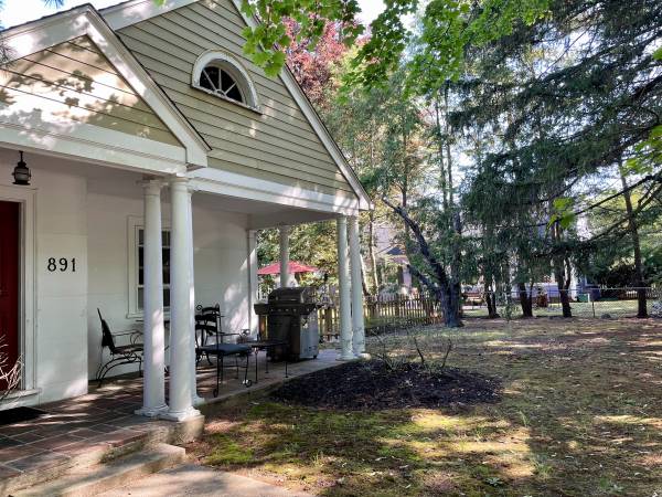 2 bed, 1 bath apartment for rent at 891 Vfw Pkwy Unit 1, West Roxbury — photo 9 of 11