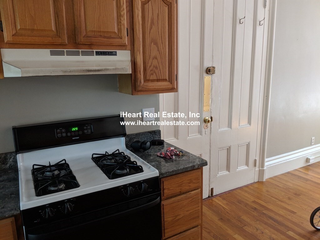 Photos of apartment on Dwight,Boston MA 