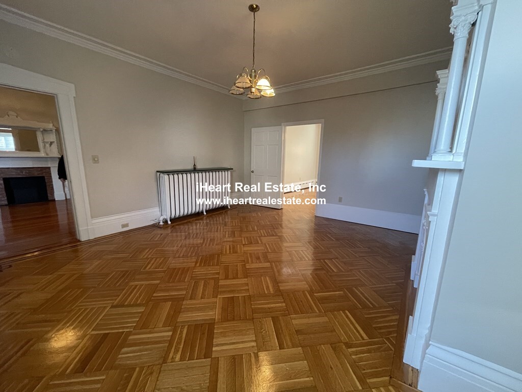 377 4th St, South Boston