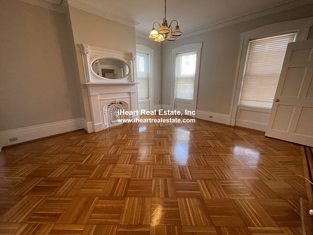 377 4th St, South Boston