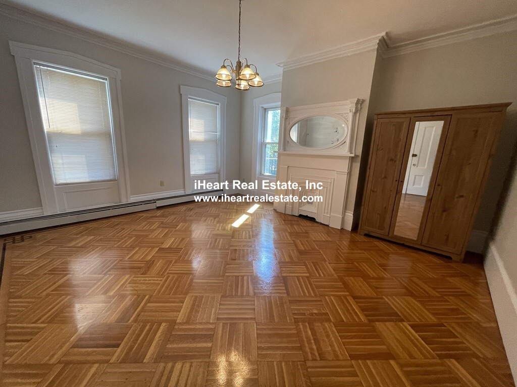 377 4th St, South Boston