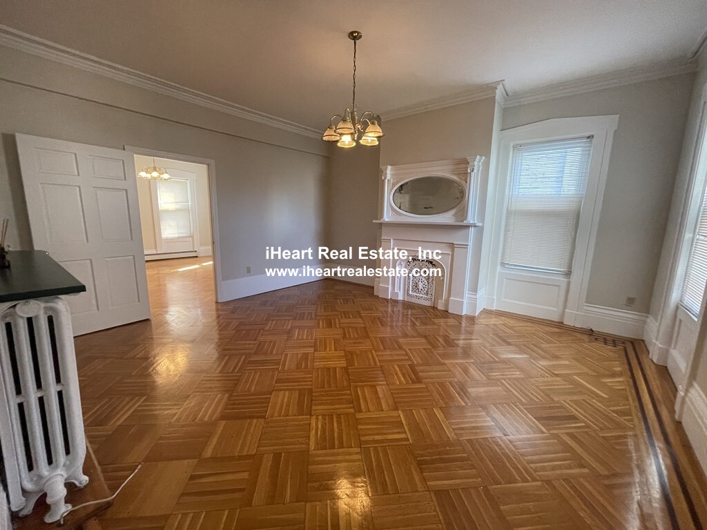 377 4th St, South Boston