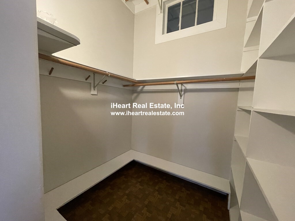 377 4th St, South Boston