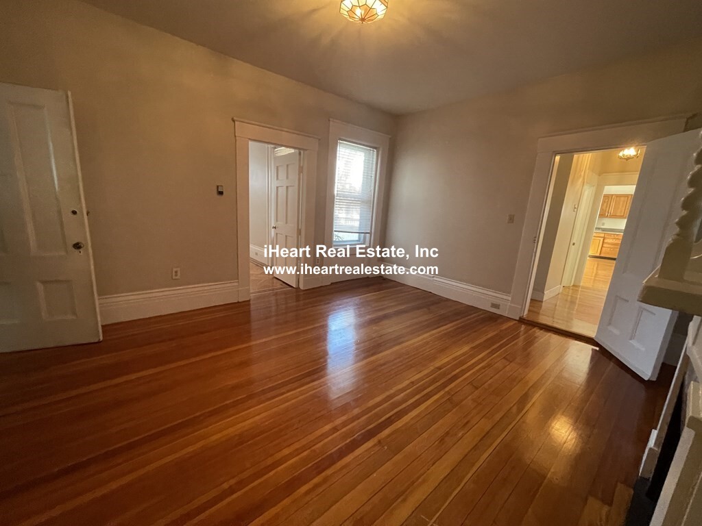 377 4th St, South Boston