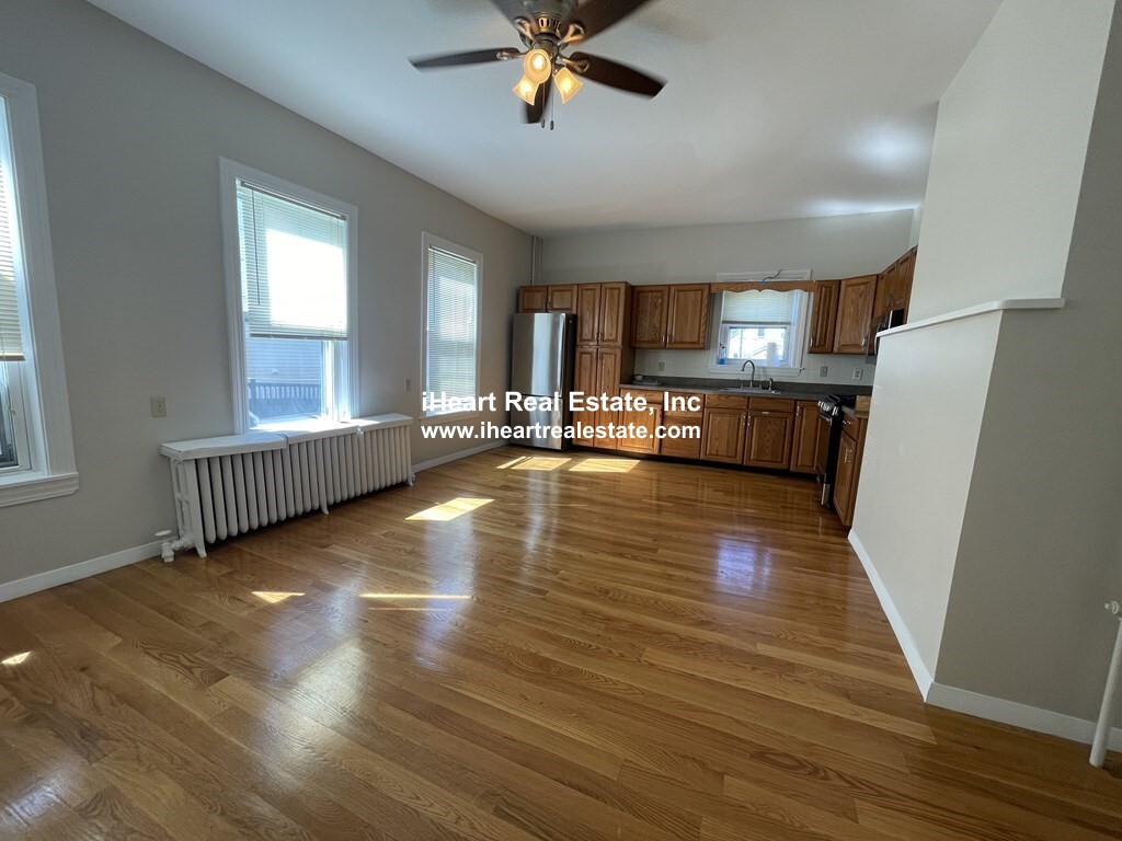 377 4th St, South Boston