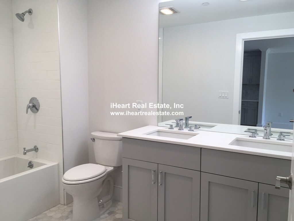 30 Polk St, Charlestown