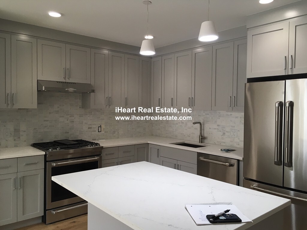 30 Polk St, Charlestown