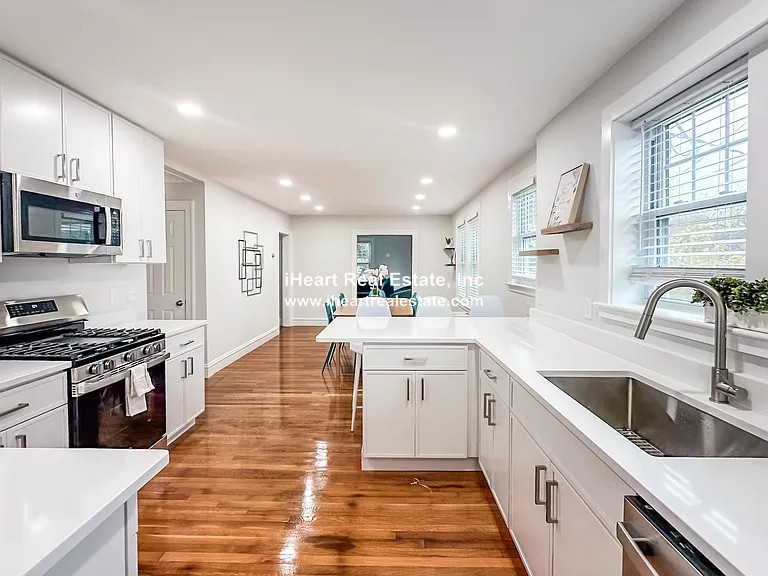 Photos of apartment on Saint James Cir.,Newton MA 02458