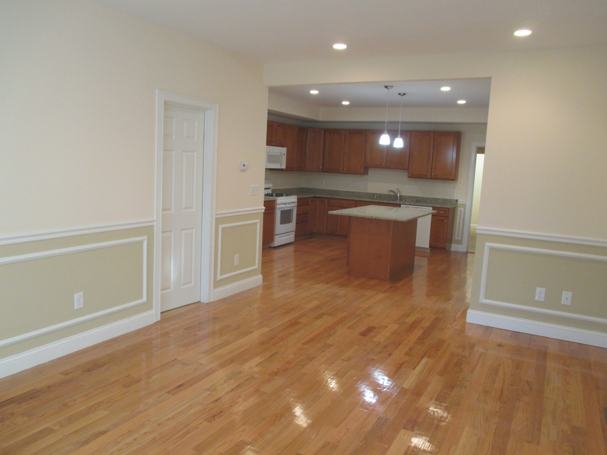3 bed, 4+ bath apartment for rent at 19 Gilman St Unit 1, Prospect Hill — photo 4 of 17
