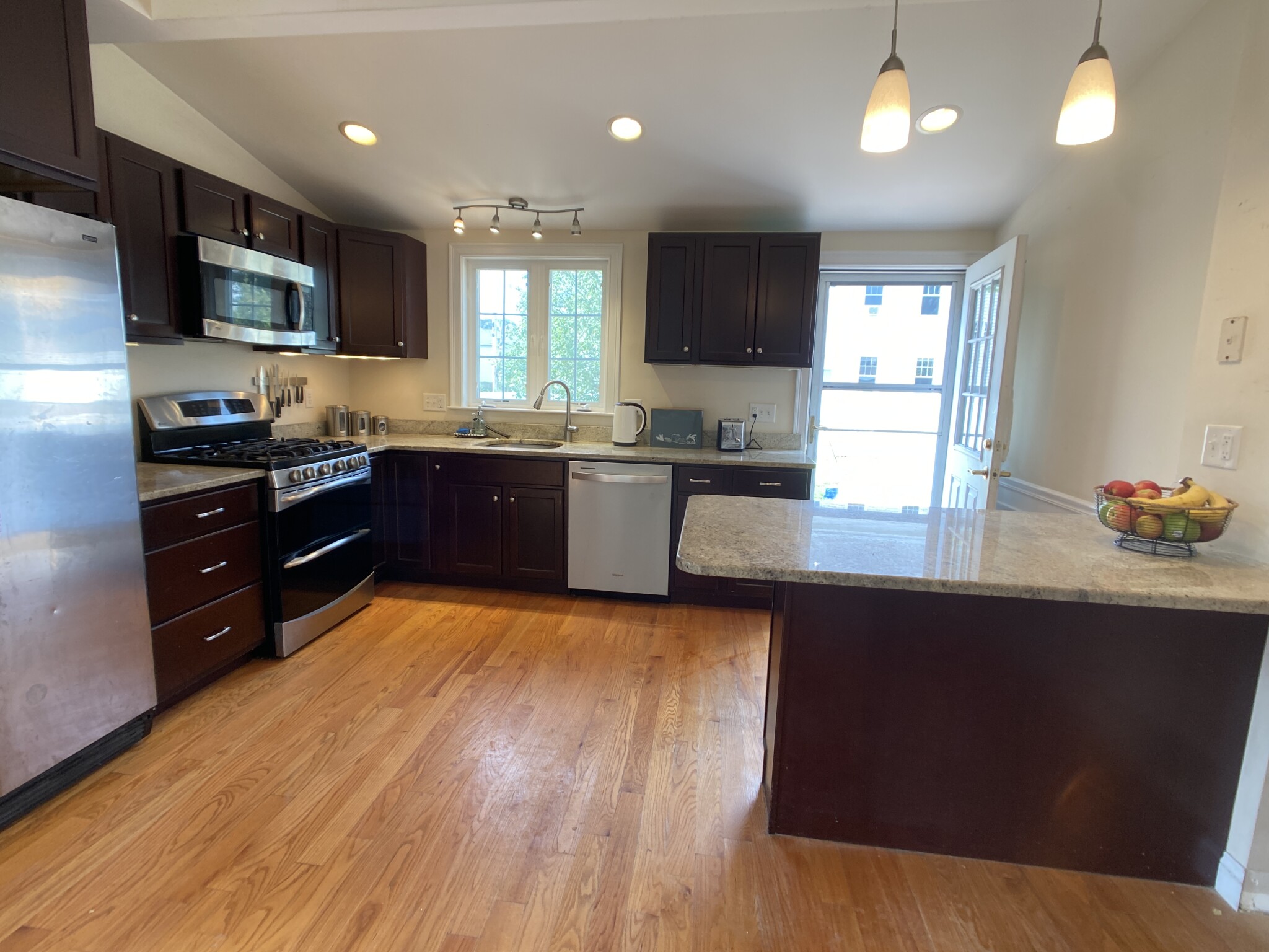 9 Winthrop Ct, Medford