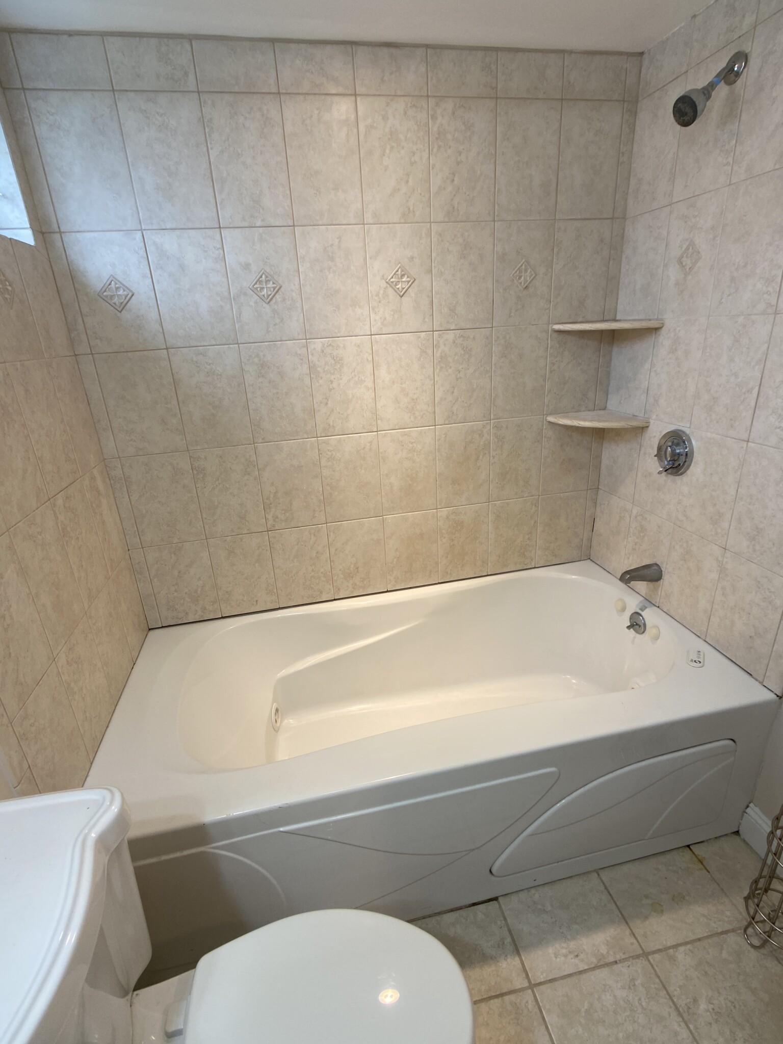 9 Winthrop Ct, Medford