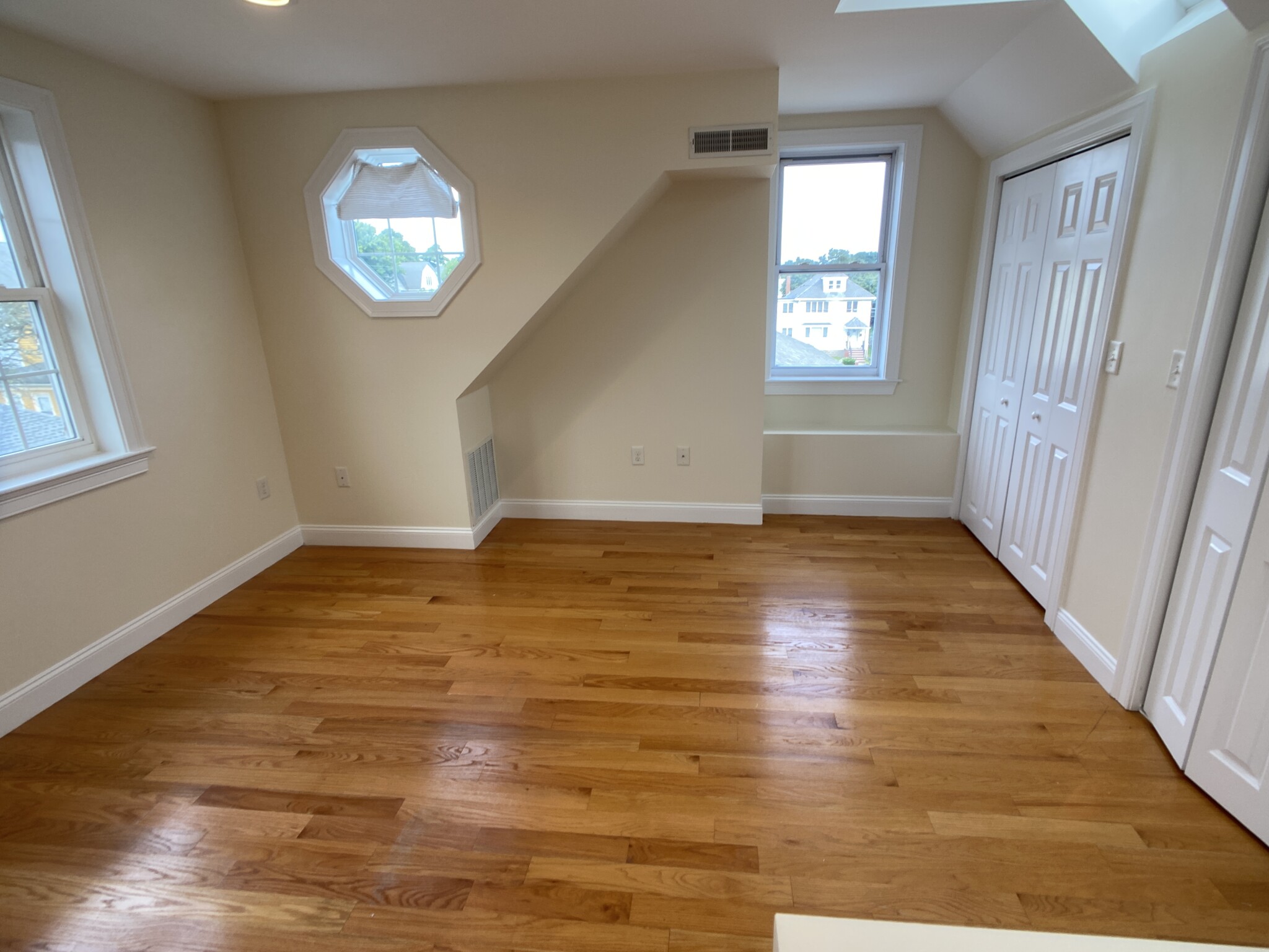 9 Winthrop Ct, Medford