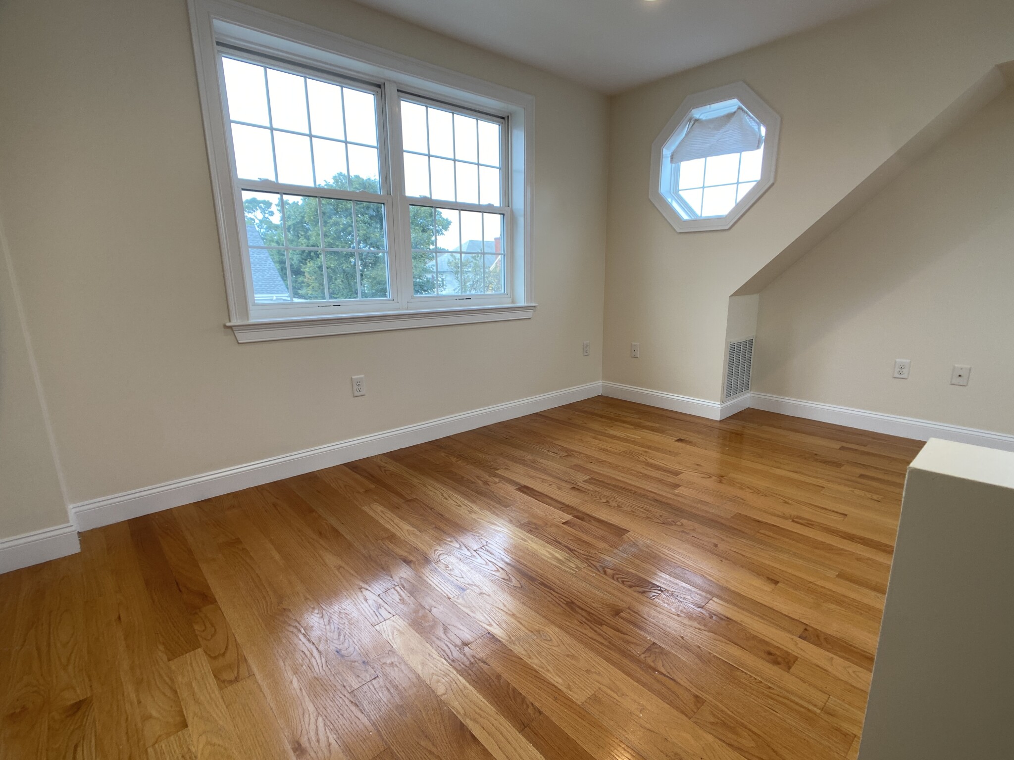 9 Winthrop Ct, Medford