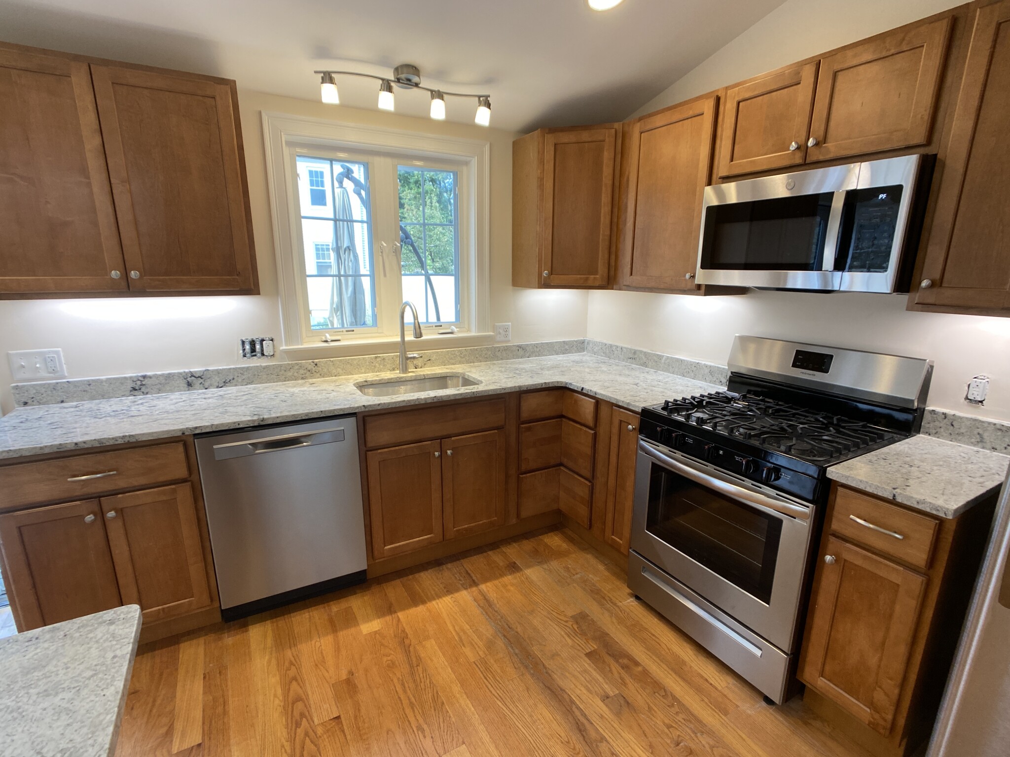 9 Winthrop Ct, Medford