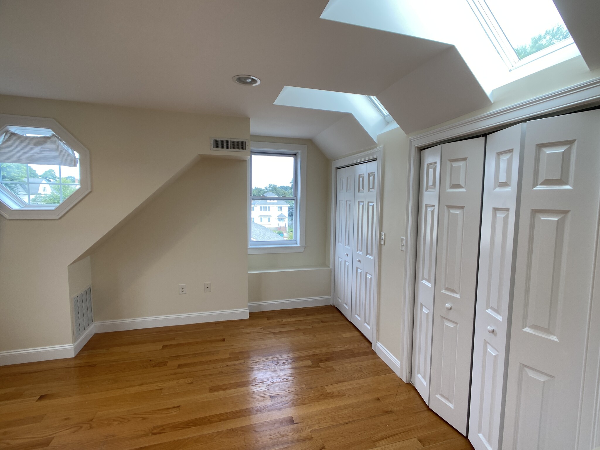 9 Winthrop Ct, Medford