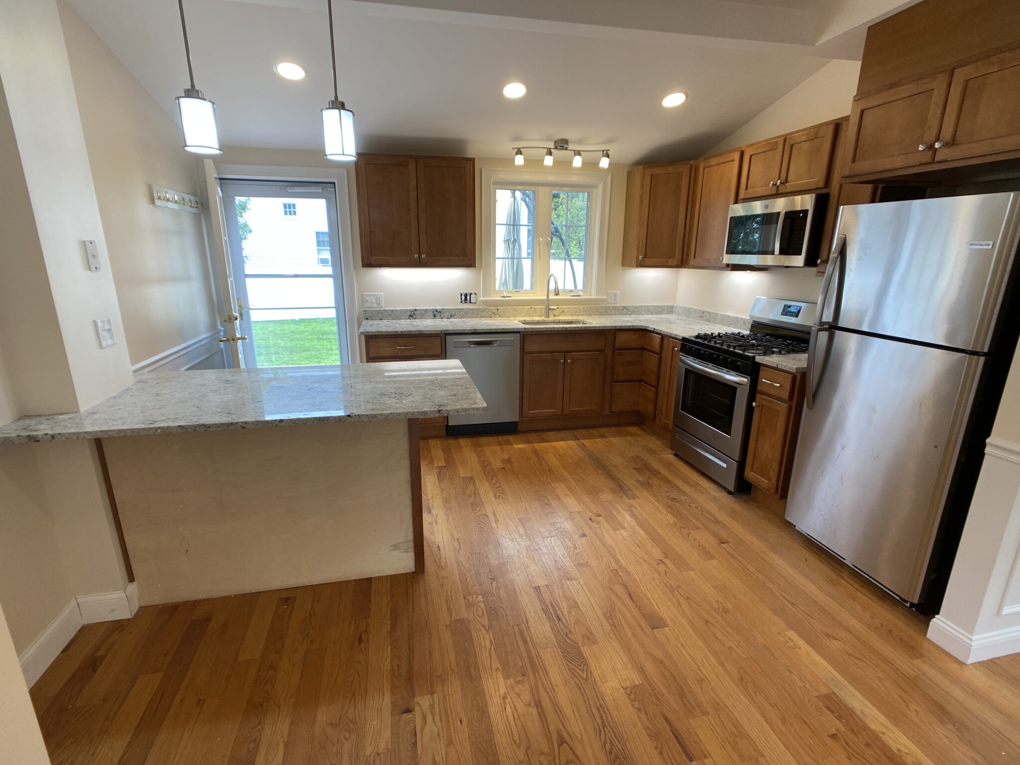 9 Winthrop Ct, Medford