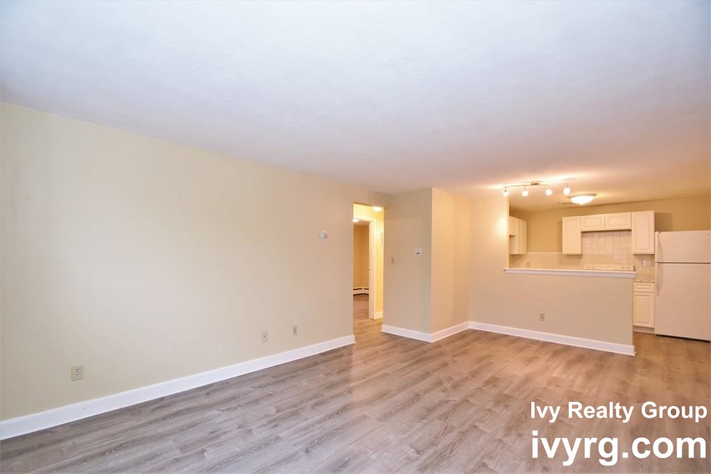 2 bed, 1 bath apartment for rent at 1105 Lexington St Unit 7-3, Waltham — photo 2 of 12