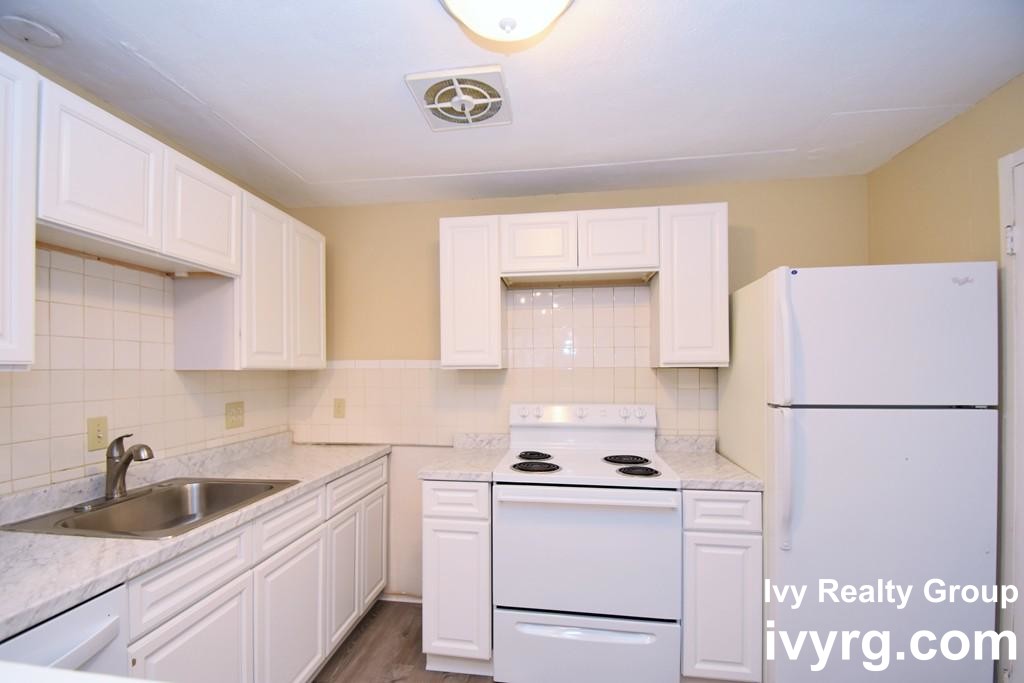 2 bed, 1 bath apartment for rent at 1105 Lexington St Unit 7-3, Waltham — photo 4 of 12