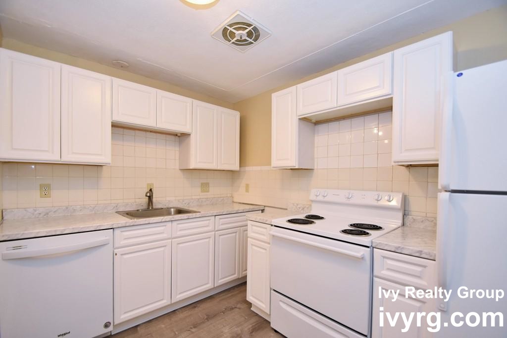 2 bed, 1 bath apartment for rent at 1105 Lexington St Unit 7-3, Waltham — photo 3 of 12