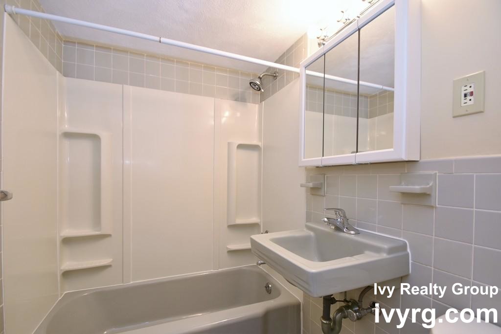 2 bed, 1 bath apartment for rent at 1105 Lexington St Unit 7-3, Waltham — photo 11 of 12