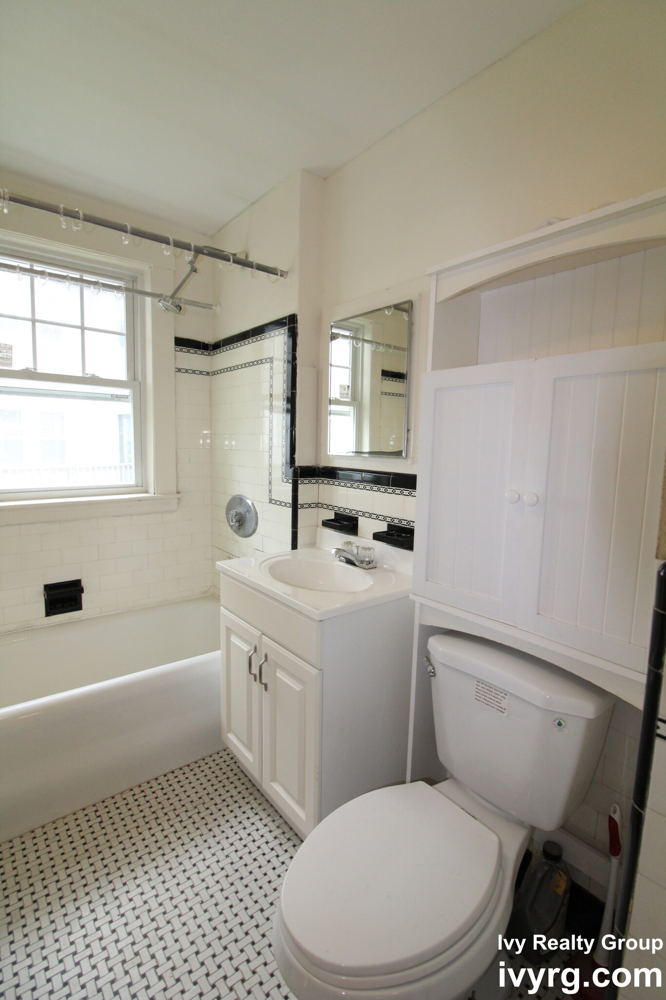 Photos of apartment on Edgecliff Rd.,Watertown MA 02472