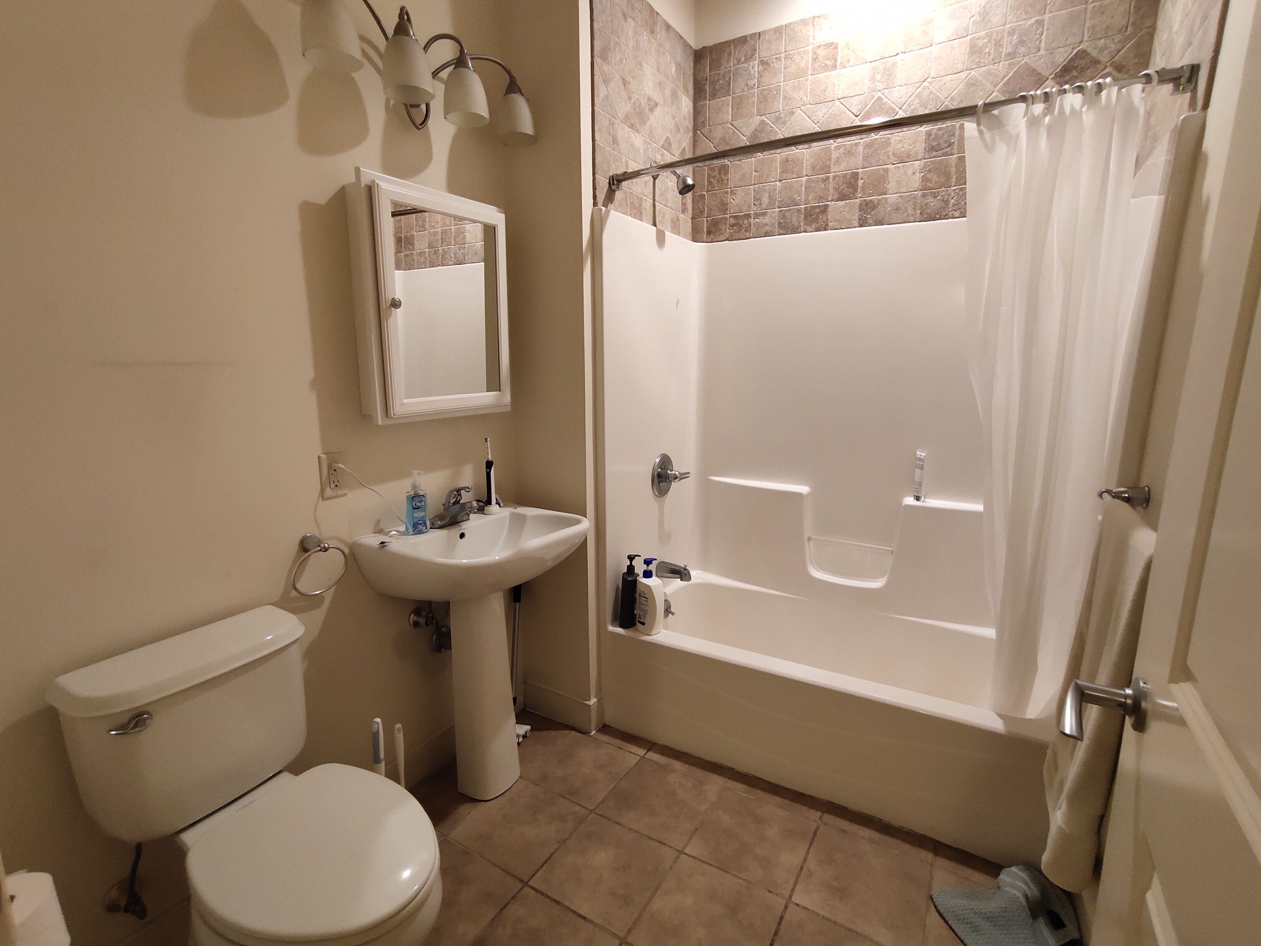 2 bed, 2 bath apartment for rent at 9 Gardner St Unit 4, Allston — photo 9 of 12