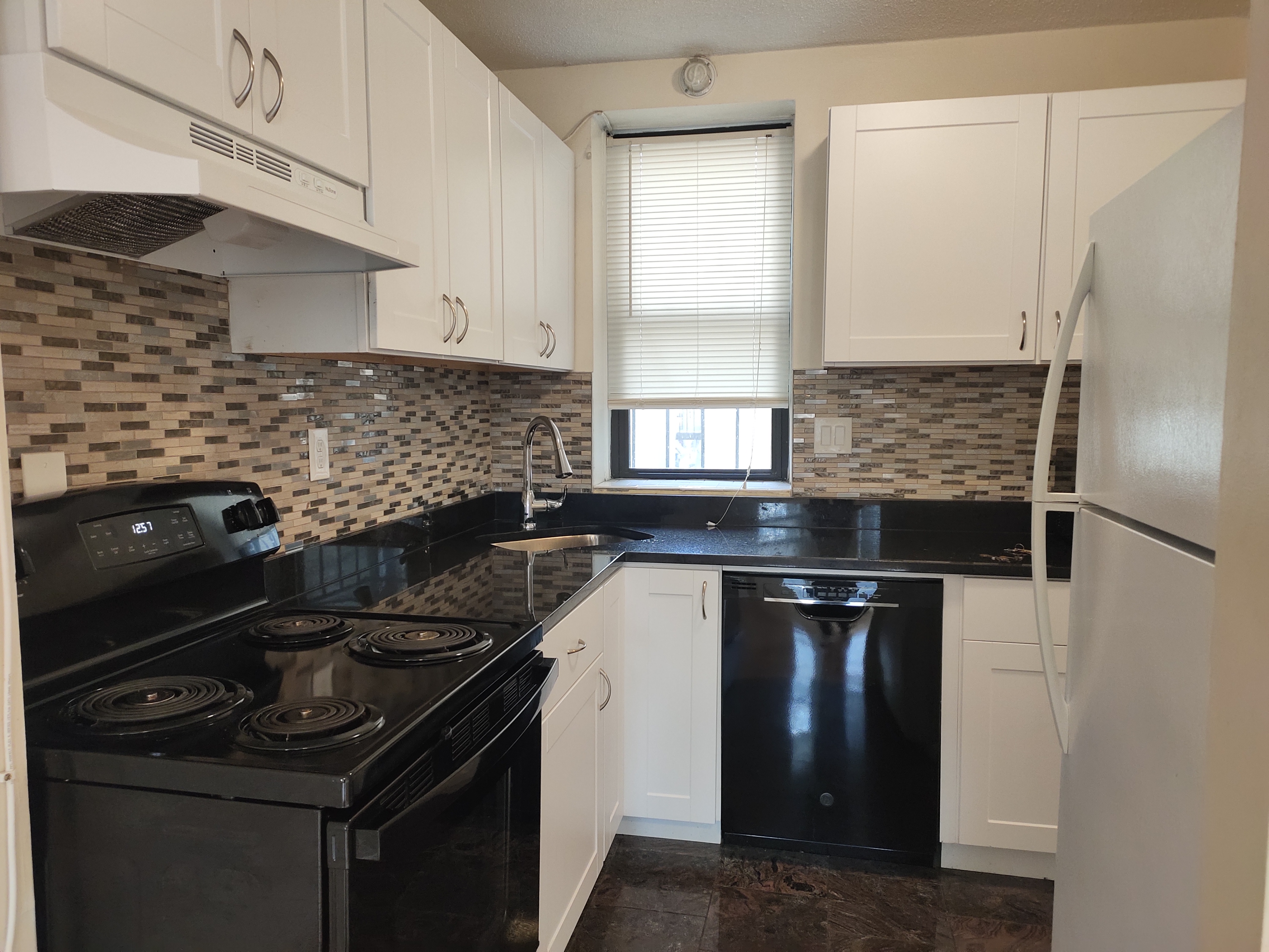 2 bed, 1 bath apartment for rent at 1419 Commonwealth Ave Unit 304, Allston — photo 2 of 23