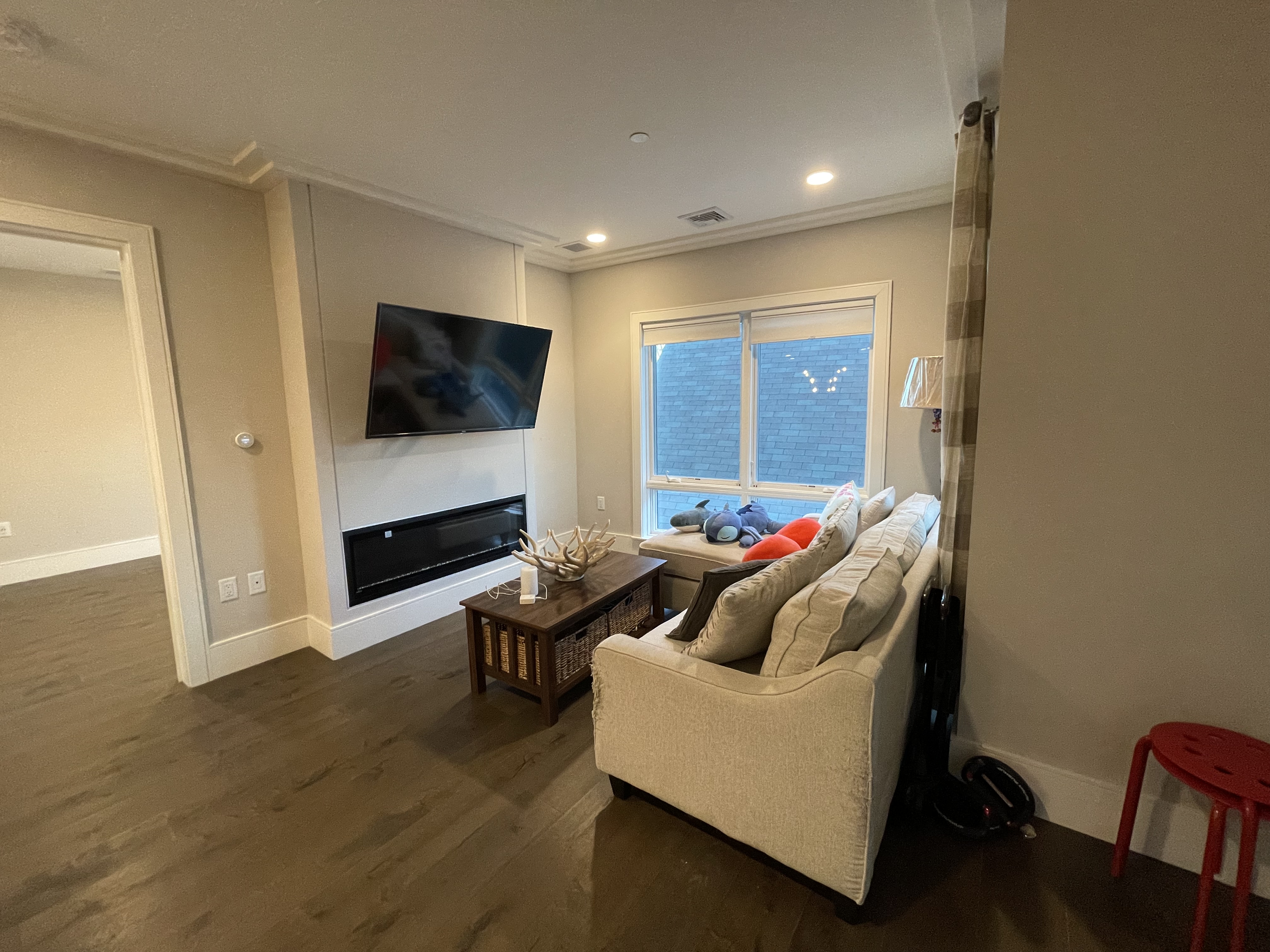 2.5 bed, 2 bath apartment for rent at 214 Market St Unit 301, Brighton — photo 3 of 11