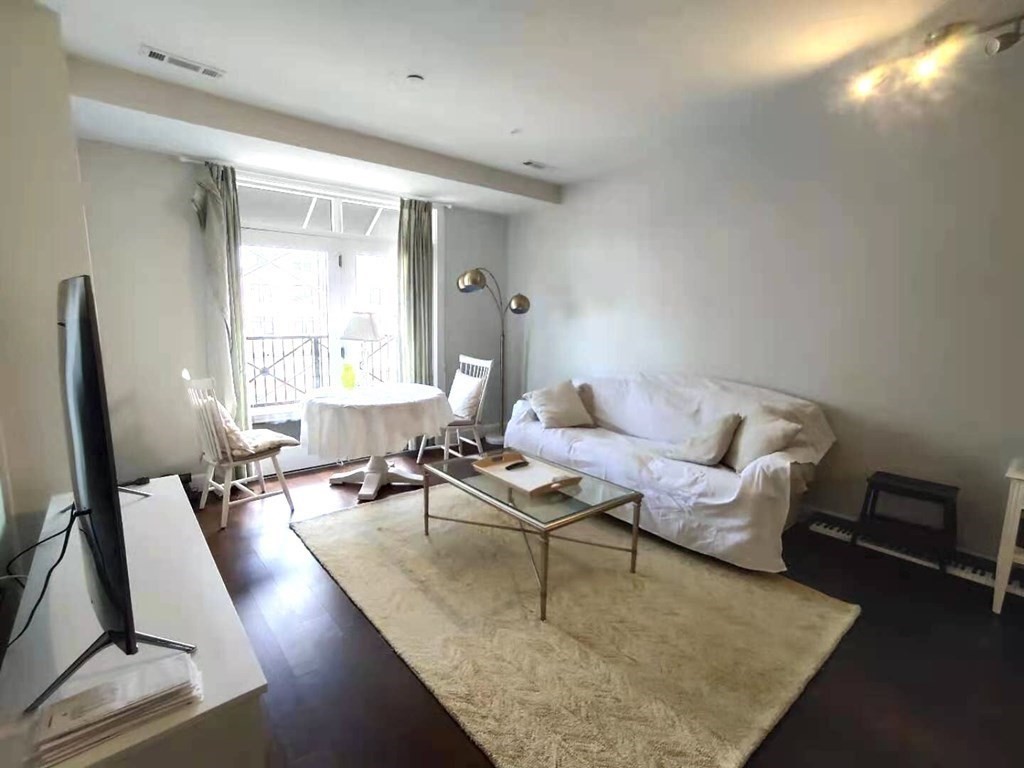 2 bed, 2 bath apartment for rent at 1501 Commonwealth Ave Unit 203, Brighton — photo 2 of 9