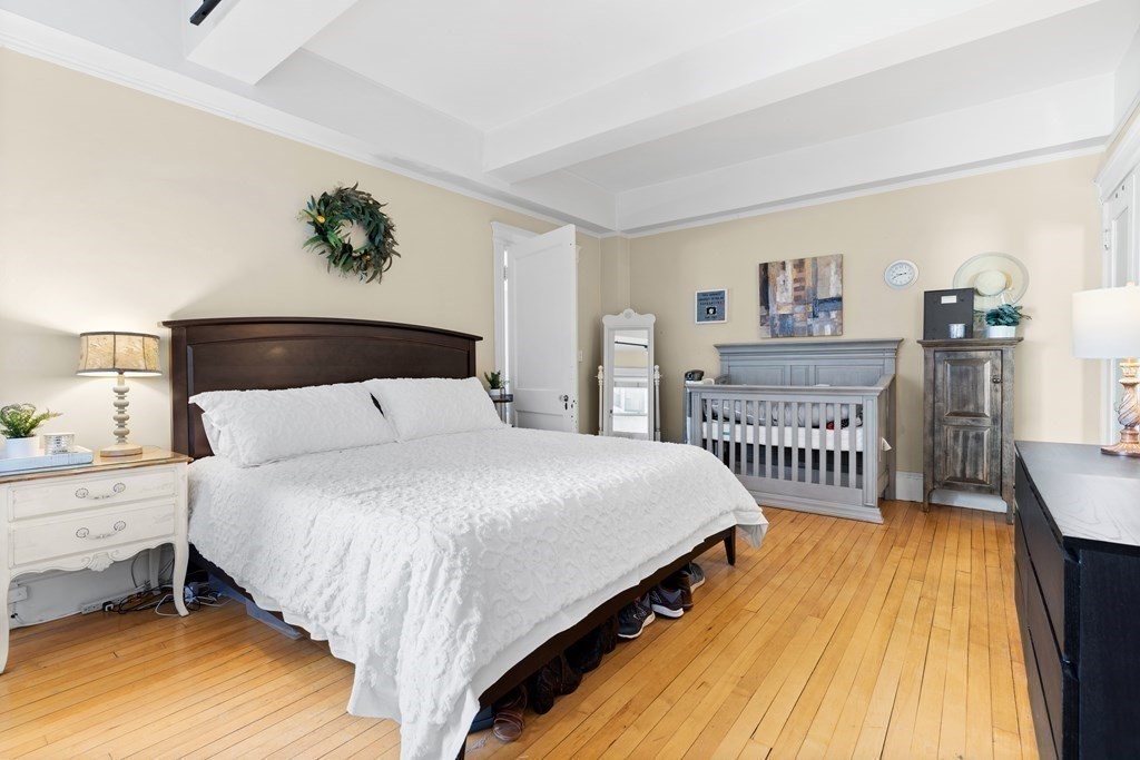 1080 Beacon St, Longwood