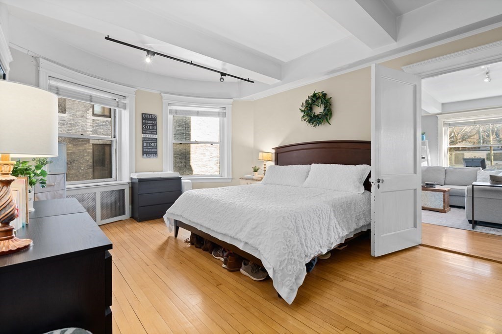 1080 Beacon St, Longwood