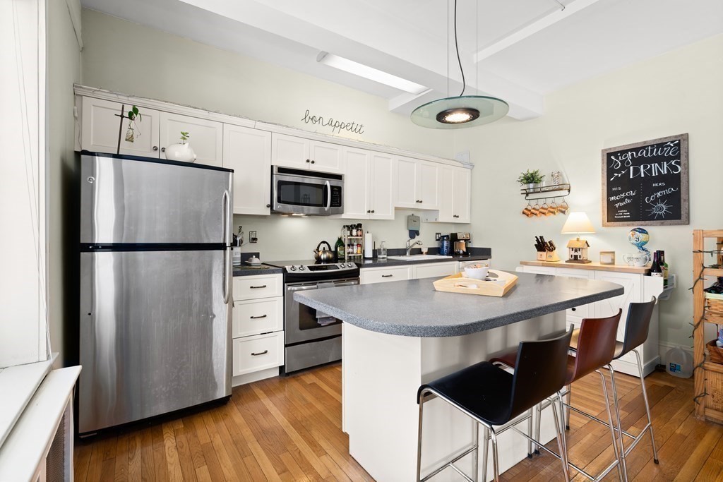 1080 Beacon St, Longwood