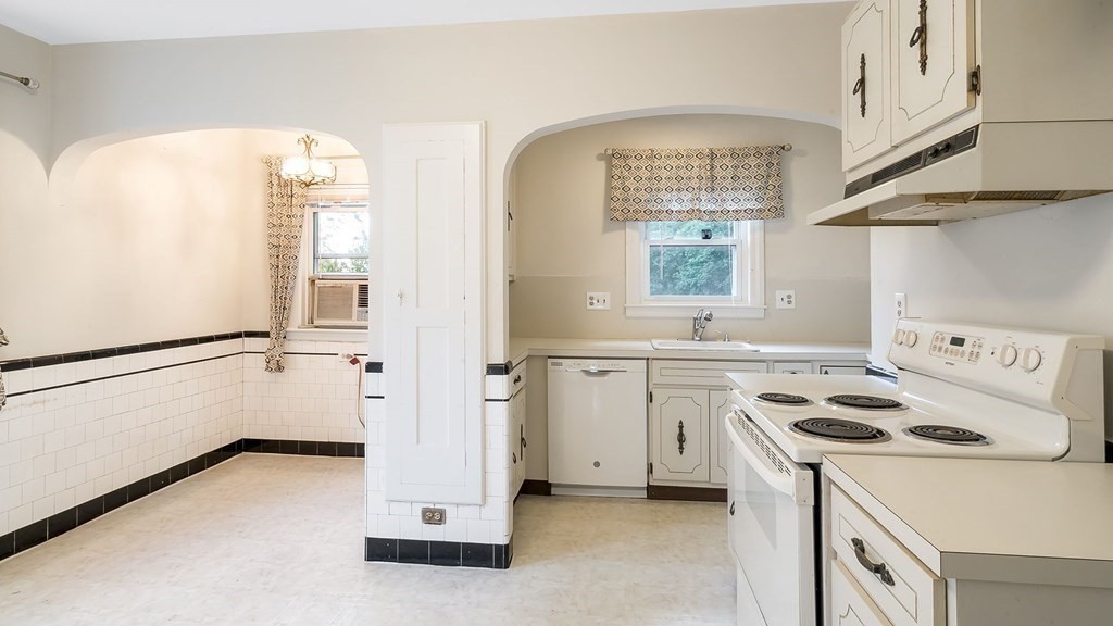 141 Jordan Rd, Coolidge Corner