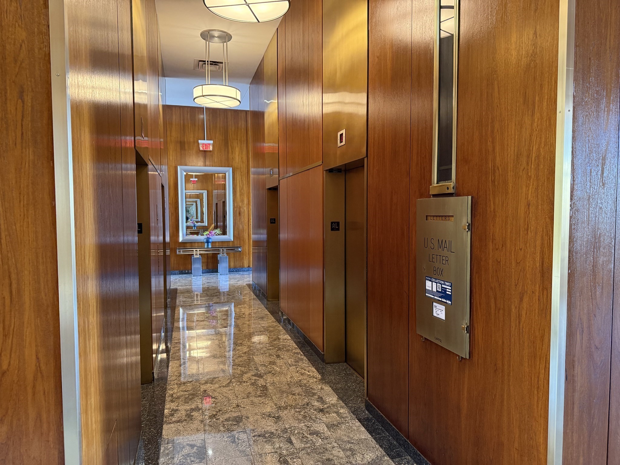 85 East India Row, Downtown