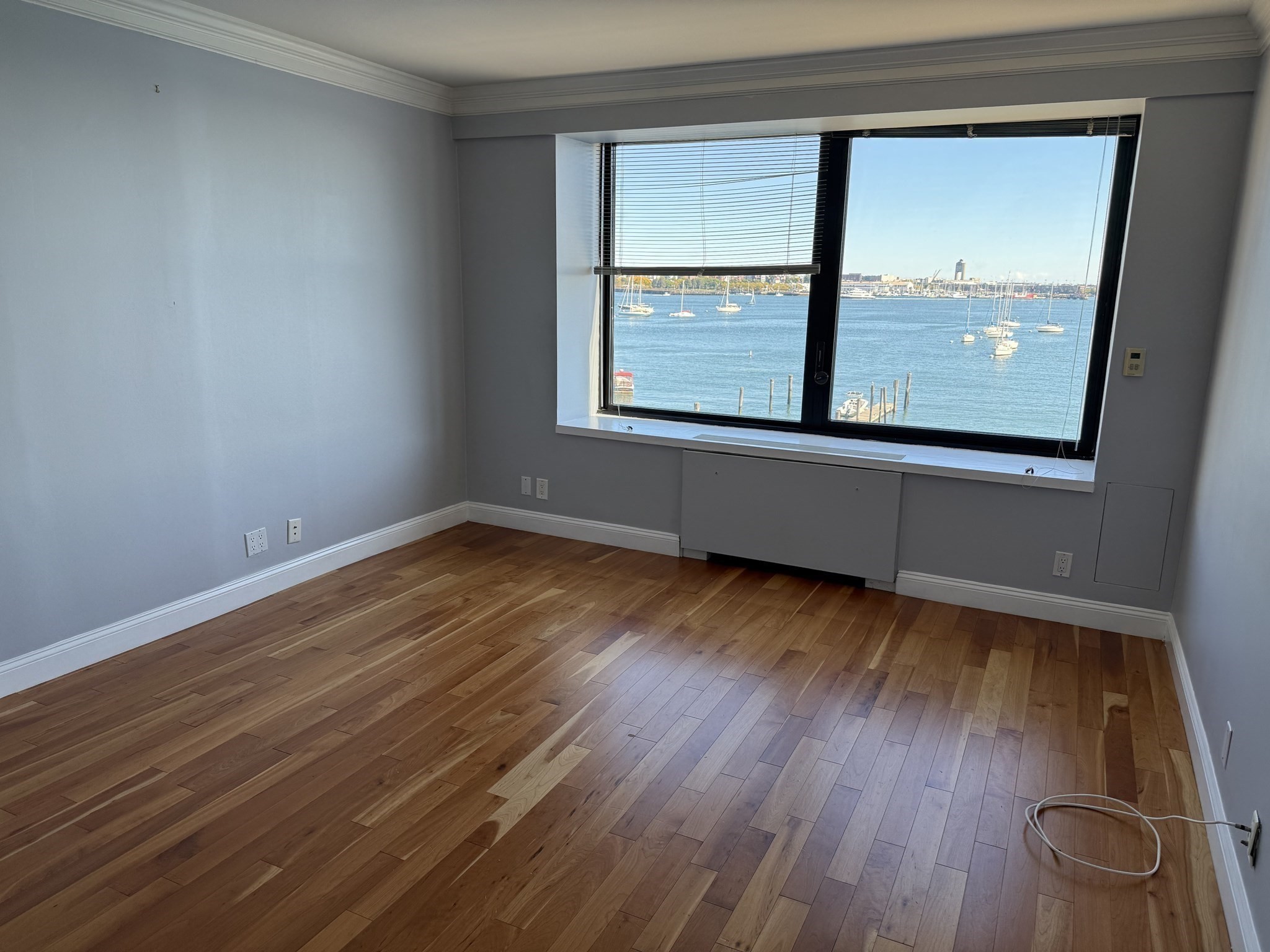 85 East India Row, Downtown