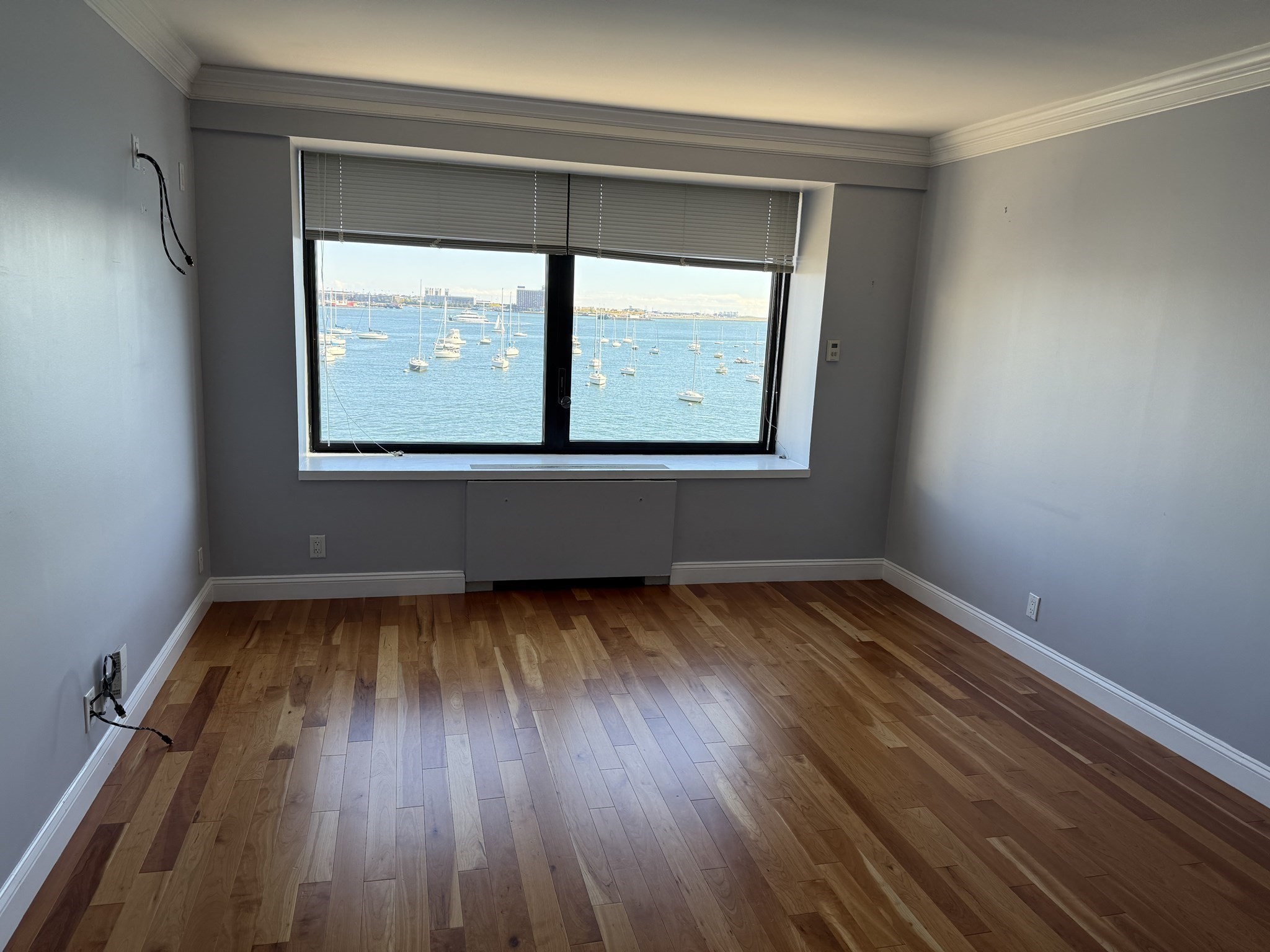 85 East India Row, Downtown