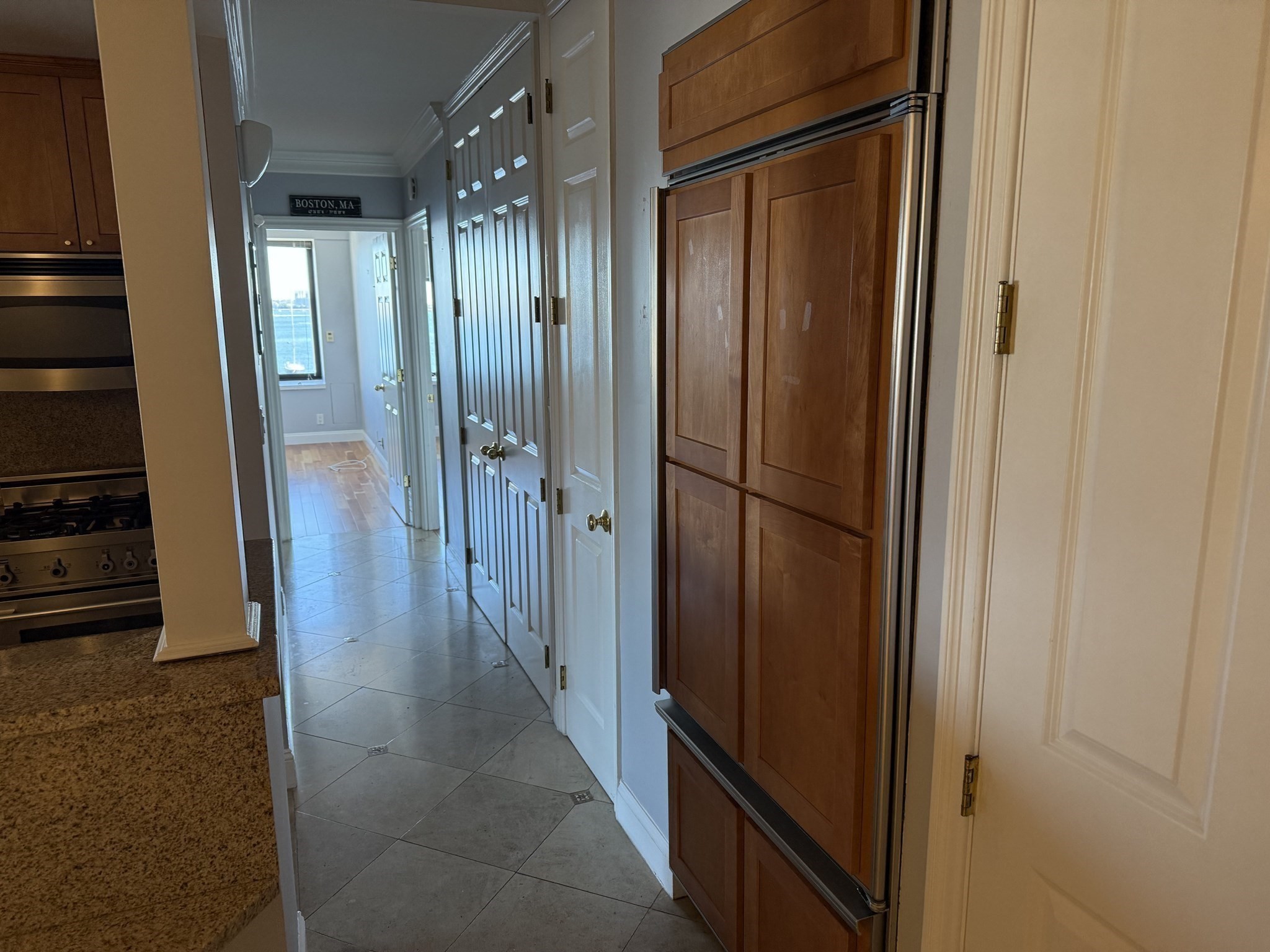 85 East India Row, Downtown