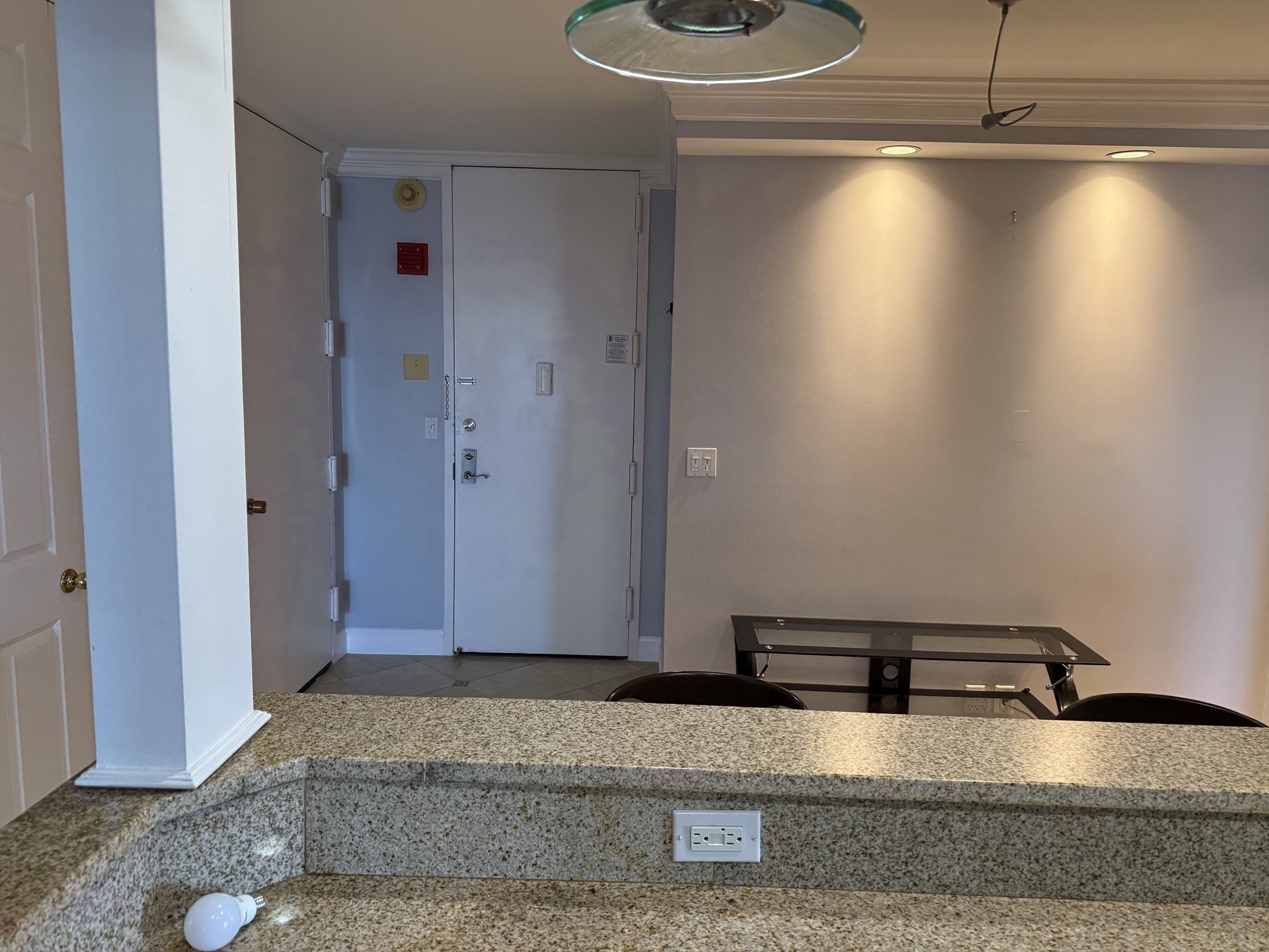 85 East India Row, Downtown