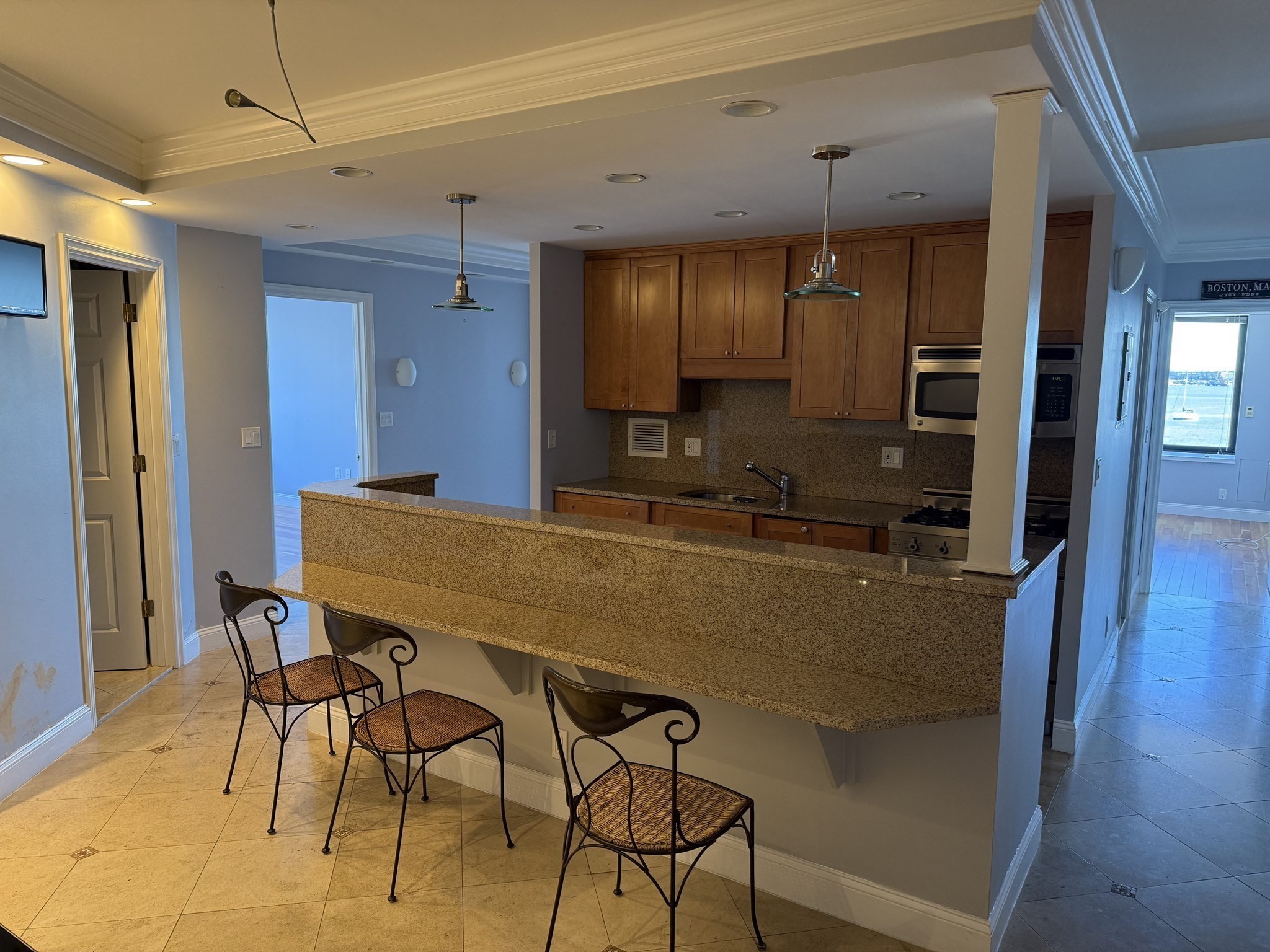 85 East India Row, Downtown