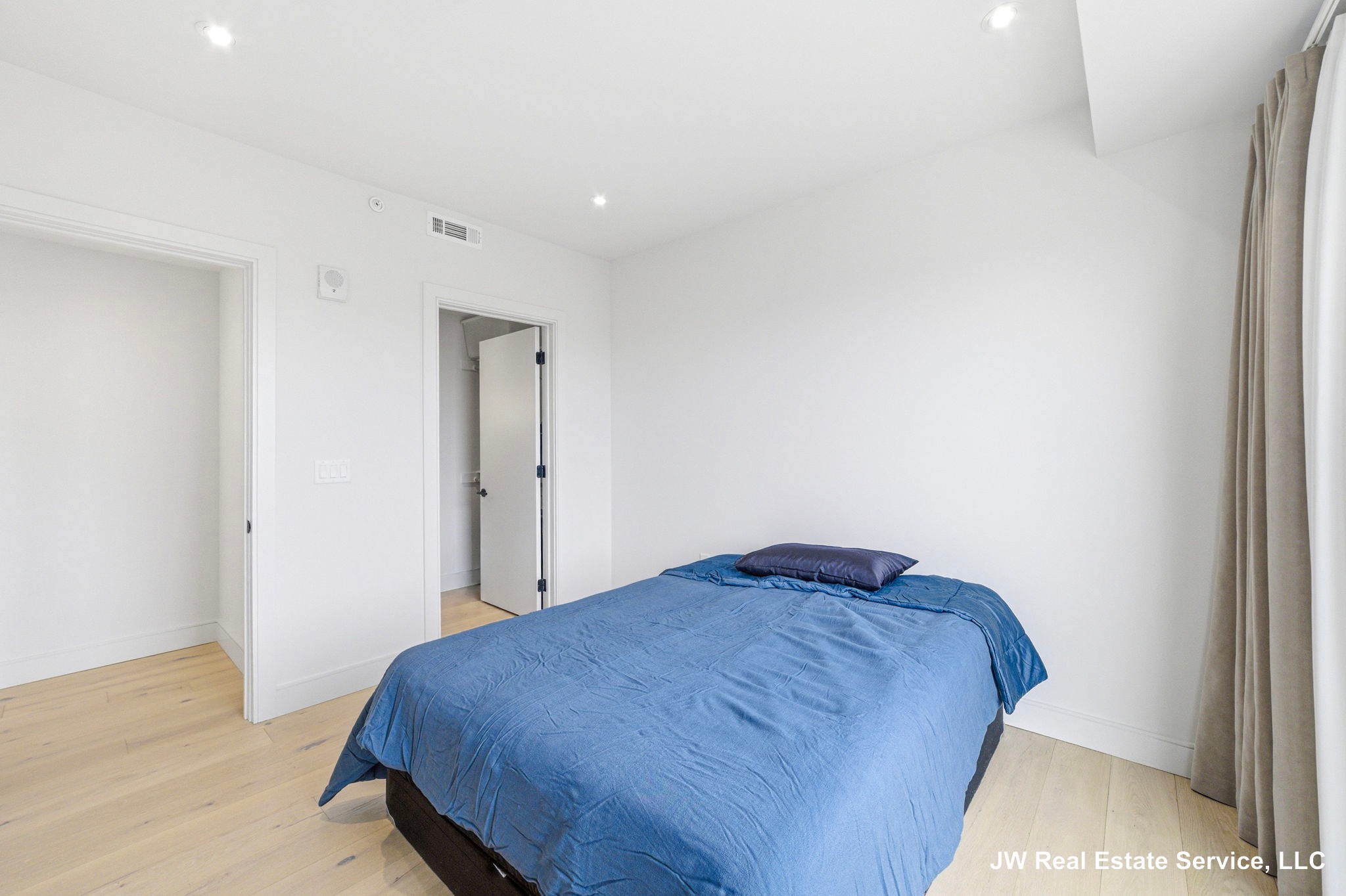 1 nevins hill way — Brighton