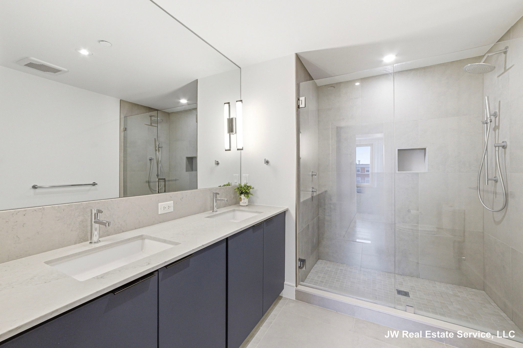1 nevins hill way — Brighton