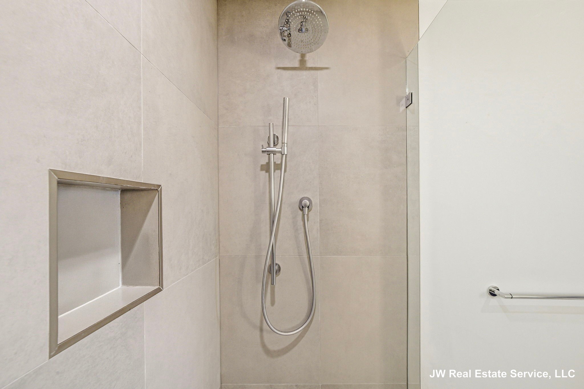 1 nevins hill way — Brighton