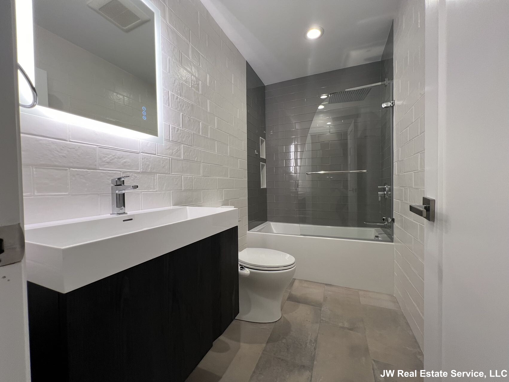 23 Winslow Rd, North Brookline