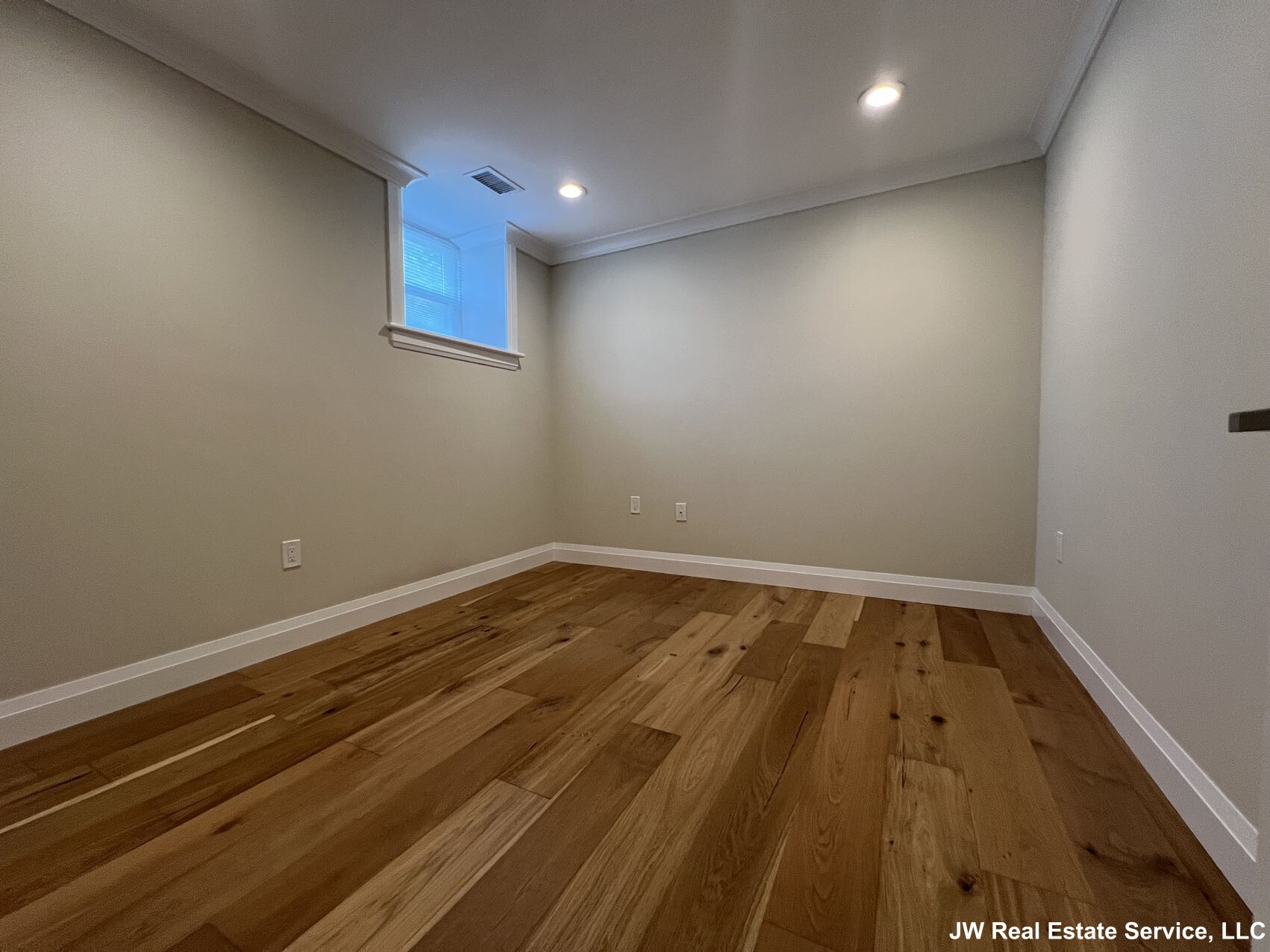 23 Winslow Rd, North Brookline