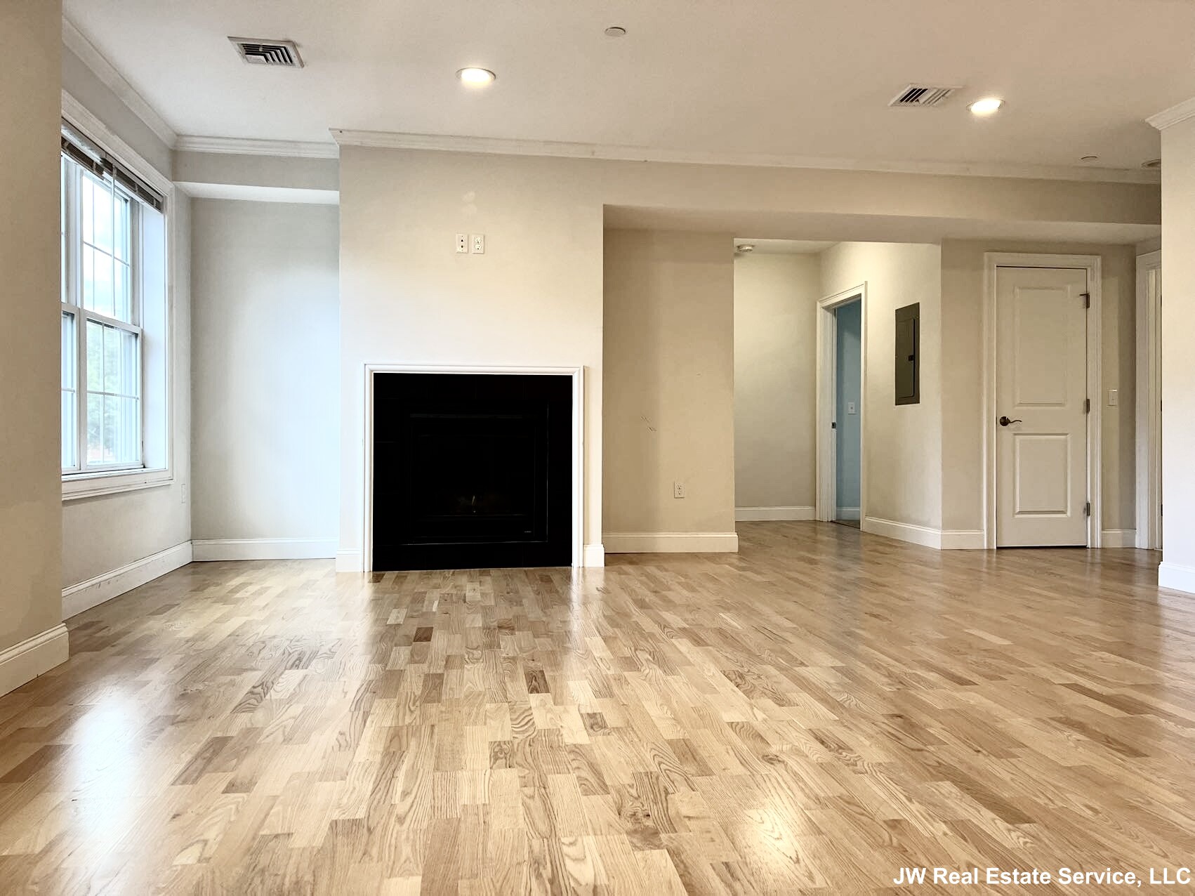 463 Rutherford Ave, Charlestown