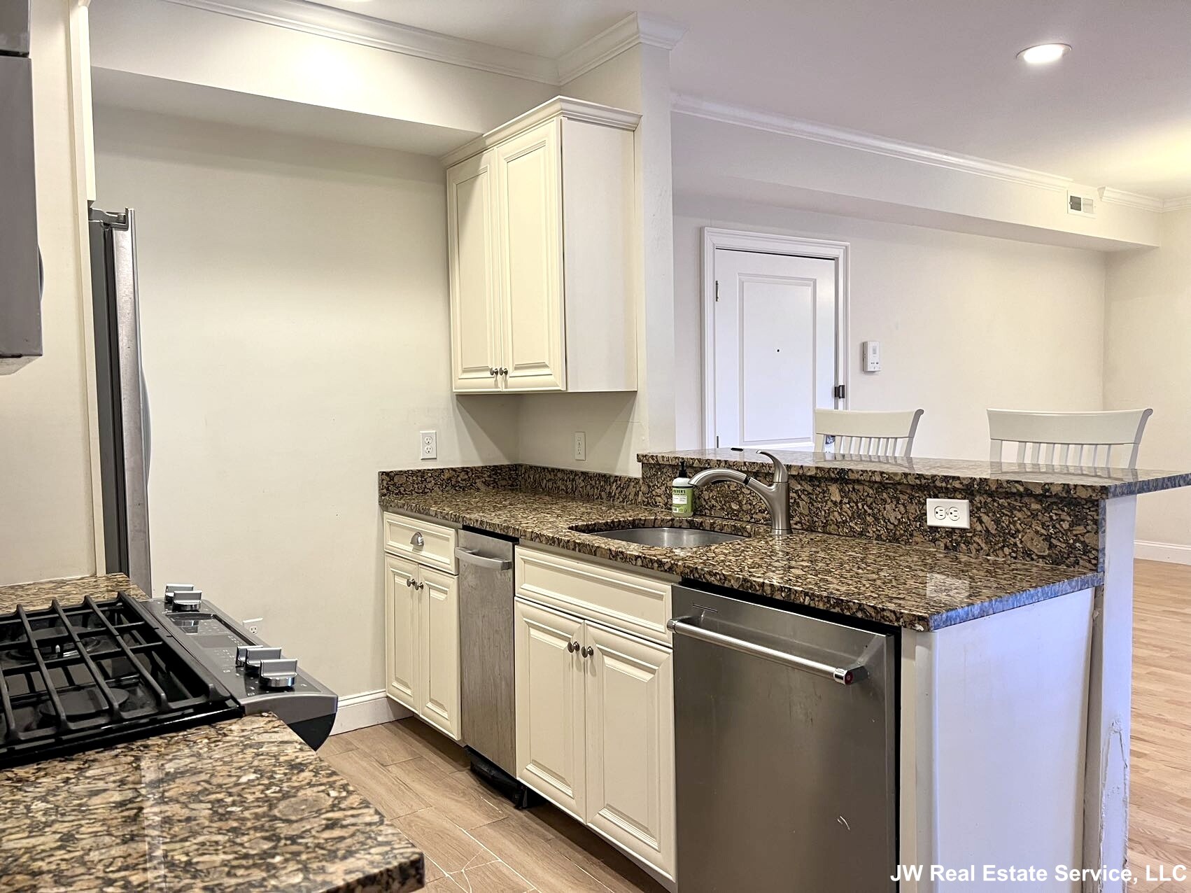 463 Rutherford Ave, Charlestown