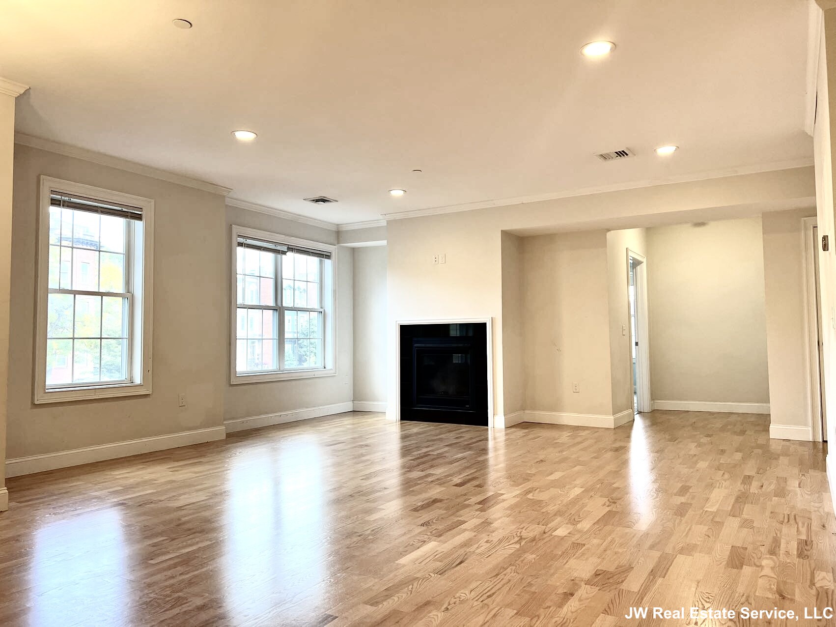 463 Rutherford Ave, Charlestown