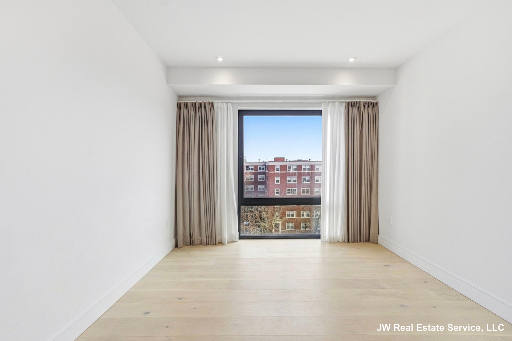 1 nevins hill way — Brighton