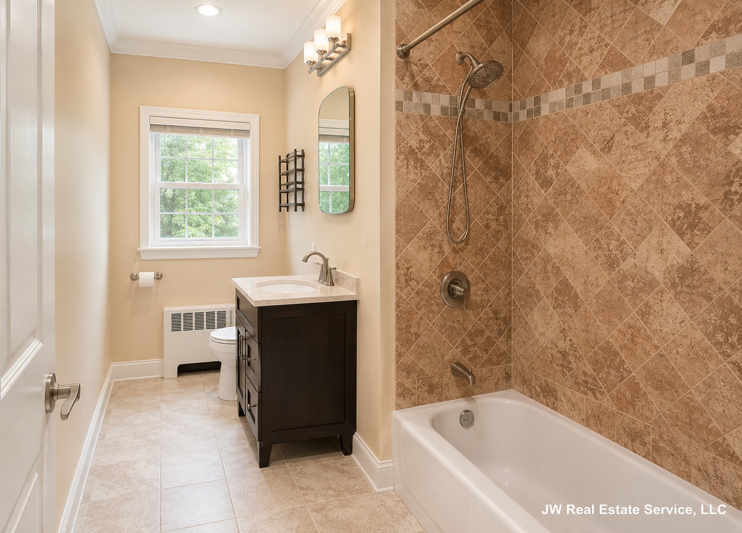 Photo 6 of 652 Washington St. Unit 3