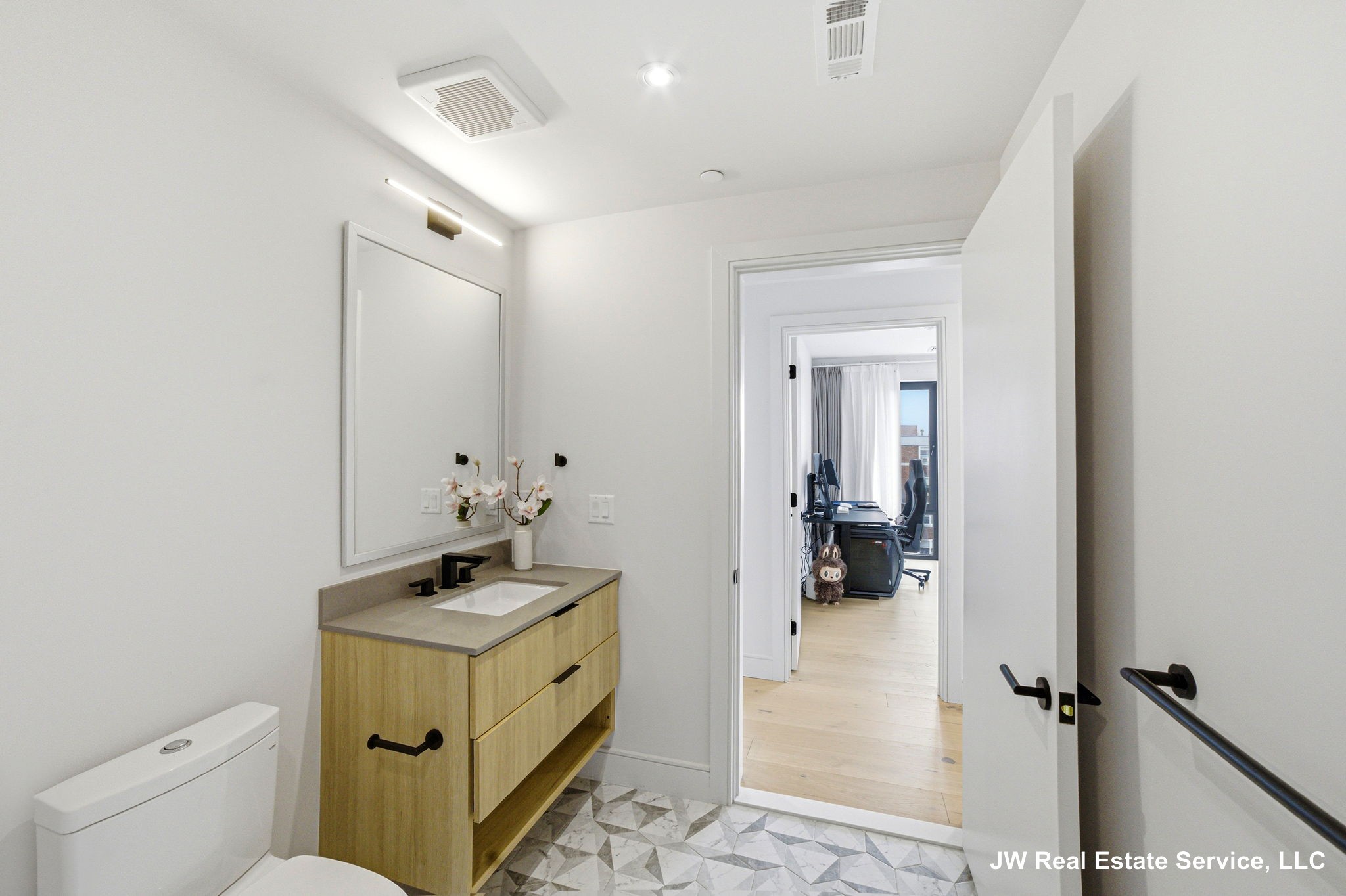 1 nevins hill way — Brighton